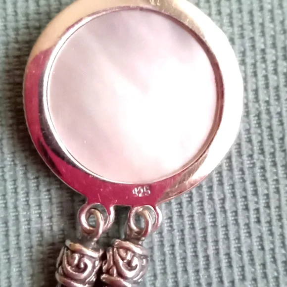 BALI LEGACY WHITE MOTHER OF PEARL CARVED FLOWER NECKLACE - Picture 8 of 9